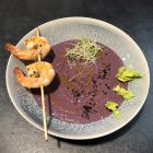 CREMA DE REMOLACHA Y LOMBARDA CON LANGOSTINOS