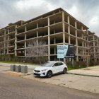 Esqueleto de un edificio sin acabar en la avenida de Aranzana de Arroyo de la Encomienda