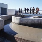 El consejero de Medio Ambiente, Vivienda y Ordenación del Territorio, Juan Carlos Suárez-Quiñones, visita la EDAR de Nava de Rey (Valladolid).