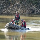 Los GEAS peinan el río para hallar alguna pista sobre Alejandro Aranda.