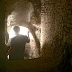Acceso a una bodega subterránea de Villalón de Campos