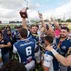 Los jugadores del VRAC celebran su octava Copa Ibérica en Pepe Rojo.