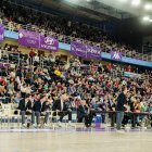 Imagen de una de las tribunas de Pisuerga ante Alega Cantabria.