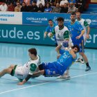 Pedro Martínez tira desde seis metros en el reciente Recoletas-Anaitasuna.