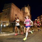 Corredores al paso por la Catedral.