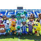 Las mascotas de la Liga en Butarque para la II edición de su particular competición.