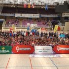 Todos los participantes en el Fanatic Mini del polideportivo Pisuerga.
