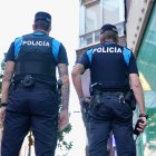 Patrulla de agentes de la Policía Municipal en Valladolid.