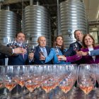 El ministro Luis Planas inaugura la bodega de Protos en la DO Cigales, junto a la consejera María González Corral.