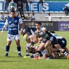 Puesta en juego del oval por el Inexo El Salvador durante el partido.