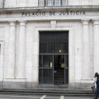 Archivo - Trib.- Le piden 4 años tras ocuparle 7 gramos de speed al ser identificado por arrojar basura a la calle.