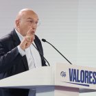 Jesus julio Carnero, alcalde de Valladolid, interviene en el acto de partido de Alberto Núñez Feijóo en Valladolid.