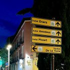 Cartel viral por los nombres de sus hoteles