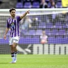 Raúl Moro dedica su último gol con el Real Valladolid, marcado a Osasuna.