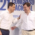 El presidente del Partido Popular de Castilla y León, Alfonso Fernández Mañueco y el del PP andaluz, Juan Manuel Moreno.