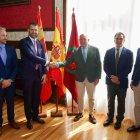 Uruñuela y Barquín, en ambos extremos durante la reunión  en el Ayuntamiento.