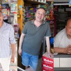 José, Julián y Alejandro, propietarios de quioscos en Valladolid.