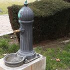 Una de las fuentes de Valladolid, con pulsador que se acciona con la mano.