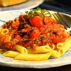 RIGATONI A LA PUTTANESCA