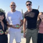 Aitana y Plex visitan la empresa Miel setentaynueve en Tiedra