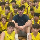 El internacional Sergio de Larrea en su visita al Campus Gigantes en Valladolid.