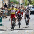 El madrileño del Polti Visit Malta,Aitor Martínez, líder, entrando en meta vencedor al sprint en la cuarta y última etapa de la Vuelta a Valladolid.