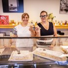 Verónica y Leticia, Pastisoria.