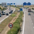 Tráfico en la A-6 a su paso por Benavente (Zamora)