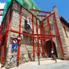 Una imagen de archivo del palacio con la estructura que sostiene su fachada