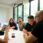 Jóvenes emprendedores trabajando en el coworking de IdeVa.