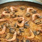 Arroz azafranado de gambas y almejas