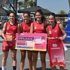 Las componengtes del 3G Valladolid 3x3, con su trofeo y su cheque tras ganar la competición en  Vigo.