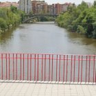 Imagen del Pisuerga visto desde el puente de Poniente, donde se produjo el suceso.