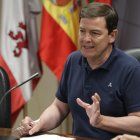 El presidente de la Junta, Alfonso Fernández Mañueco durante la rueda de prensa en Zamora.