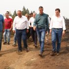 Sánchez dialoga con Mañueco durante su visita a Villablino.