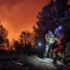 La UME trabajando en el incendio de Yeres/Llamas de Cabrera.