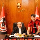 Luis Pérez junto a Memik Yilmaz, presidente del Gaziantep.