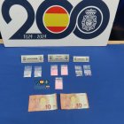 Imagen de las sustancias y el dinero intervenido por la Policía Nacional en Valladolid