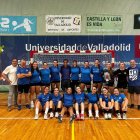 El filial del Aula, el Cavidel Aula, posa en Fuente la Mora junto a varios directivos del club.