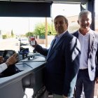 El consejero de Movilidad y Transformación Digital, José Luis Sanz Merino, presenta la puesta en marcha del transporte gratuito para empadronados en Castilla y León con Buscyl, en Arroyo de la Encomienda (Valladolid)