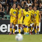 Jugadores del Real Valladolid celebran el gol de Latasa ante el Castellón.