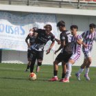 Una acción del partido entre UD Ourense y Real Valladolid Promesas.