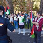 El líder de Podemos Pablo Fernández, en la manifestación Pro Palestina en la Vuelta Ciclista a España a su paso por Valladolid.