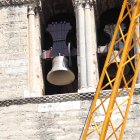 La nueva campana de San Roque brilla en la torre de La Antigua.