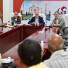 El alcalde de Valladolid Jesús Julio Carnero se reúne con responsables del Ayuntamiento de Agra para impulsar relaciones de cooperación en Turismo y Patrimonio.