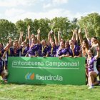 Las jugadoras del Colina Clínic celebran la Supercopa.