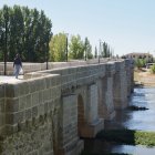 Una imagen del lateral del puente.
