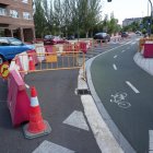 Obras de la red de calor y cortes en la avenida Gloria Fuertes, en dirección al puente de Poniente
