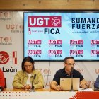 El coordinador general de la sección sindical de UGT FICA Renault España, Adolfo Arnáez, presenta la plataforma para la negociación del nuevo convenio colectivo de Renault para 2026