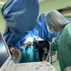 Intervención oncológica en el Complejo Asistencial Universitario de León, en una imagen de archivo